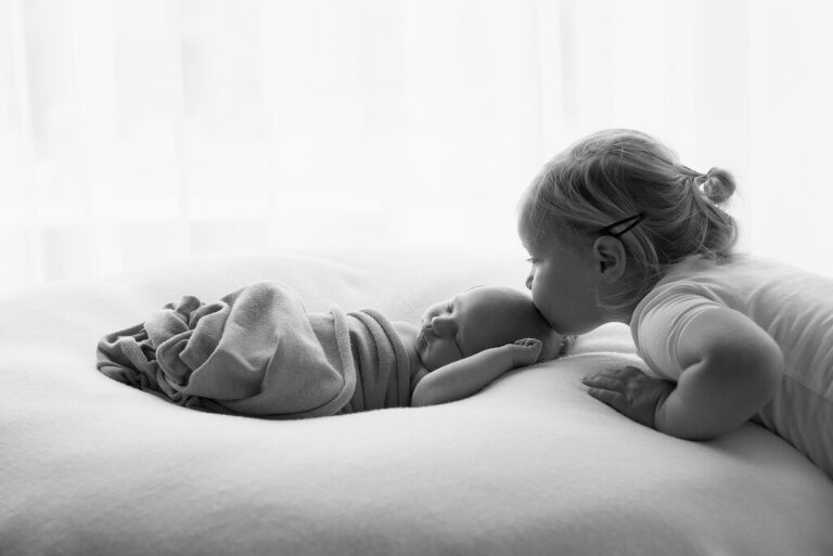 Newbornshoot zusjefoto